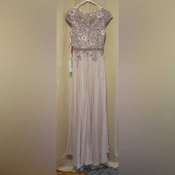 Mac Duggal 79365 NWT EMBELLISHED CAP SLEEVE BODICE FLOWY GOWN - Picture 5 of 8